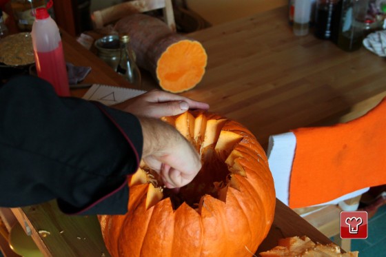 Foto Svuotare di Come intagliare la Zucca di Halloween
