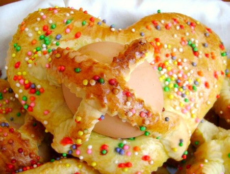 Foto biscotti-pasquali-calabresi-3 di Seguendo la tradizione con i biscotti pasquali calabresi: le cuzzupe