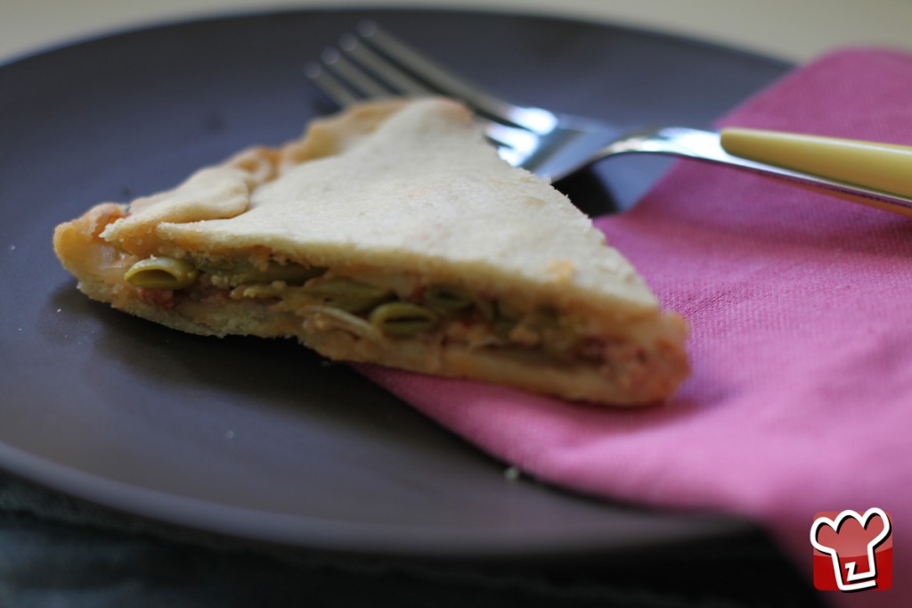 Torta salata con taccole e mozzarella