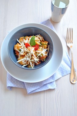 Orecchiette con crema di melanzane e pomodorini al forno e ricotta affumicata
