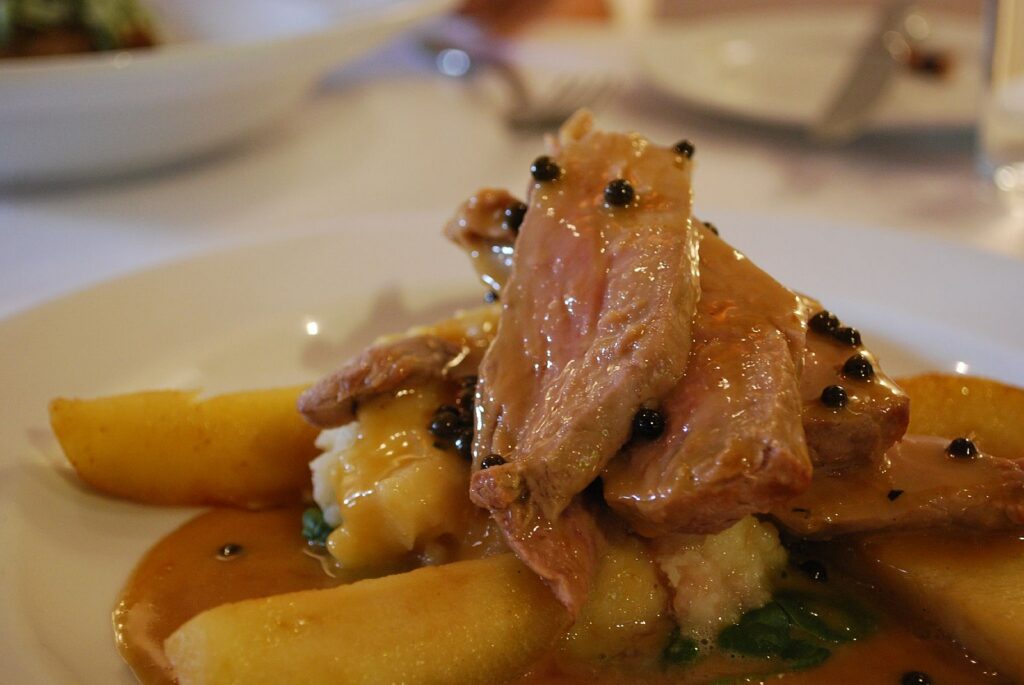 come fare il filetto di maiale al forno - Ricettepercucinare.com