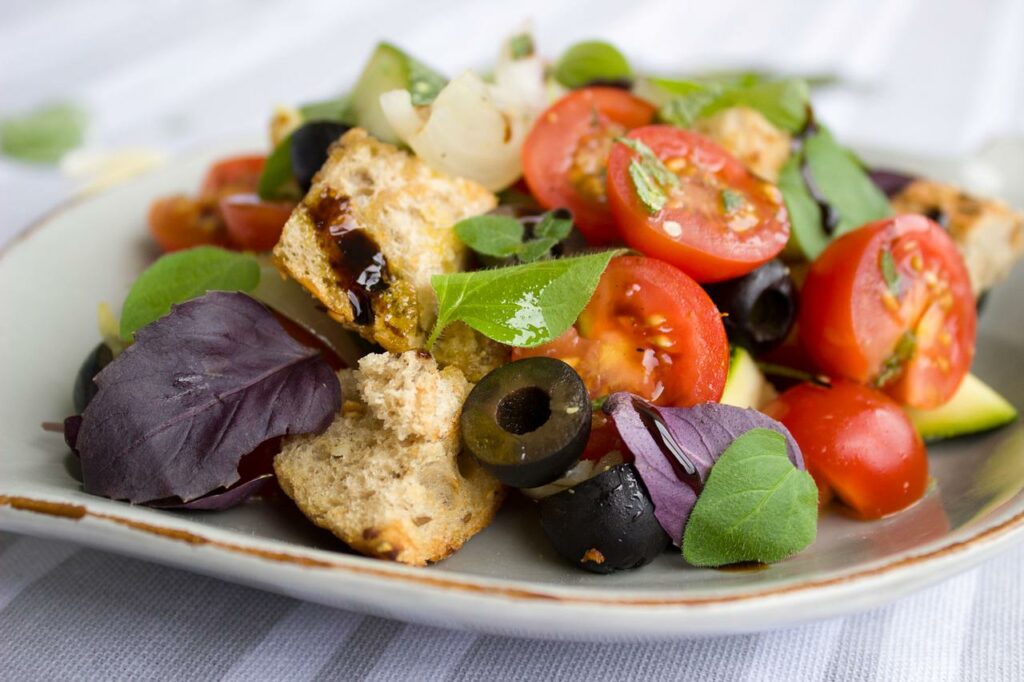 Non solo insalata di pollo: 4 alternative da provare