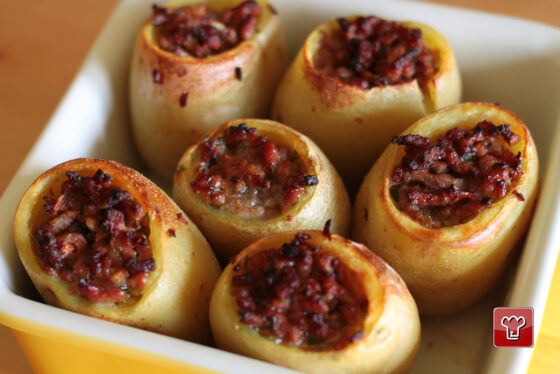 Patate ripiene di carne: saporite e cremose