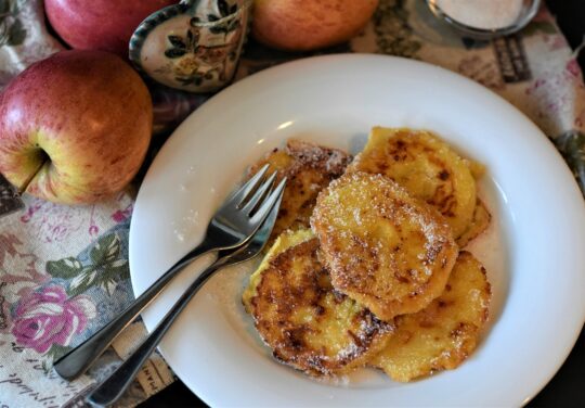 Frittelle di mele al forno: ricetta e informazioni utili
